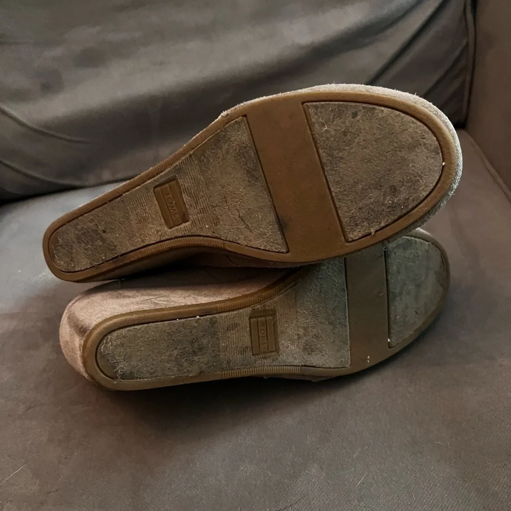 Toms Suede Ankle Booties, Taupe, Size 10M - Picture 5 of 7